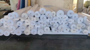 长期出售库存布化纤磨毛布，门幅2米4-2米85都有，克重80，现货10万米，货在浙江湖州