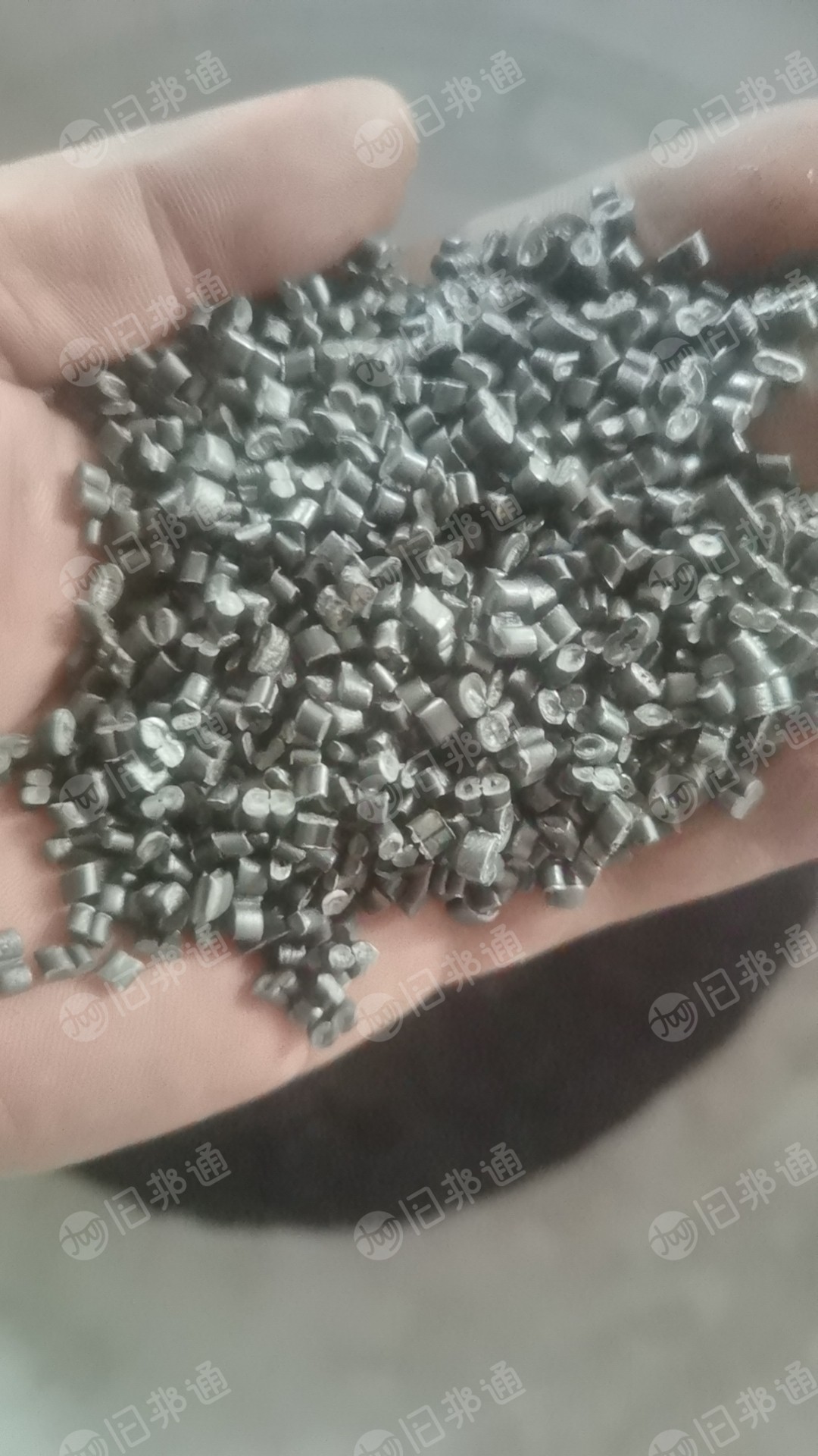 出售炭黑编织袋颗粒,80目六张,全漂,拉丝标准13圈以上,现货40吨