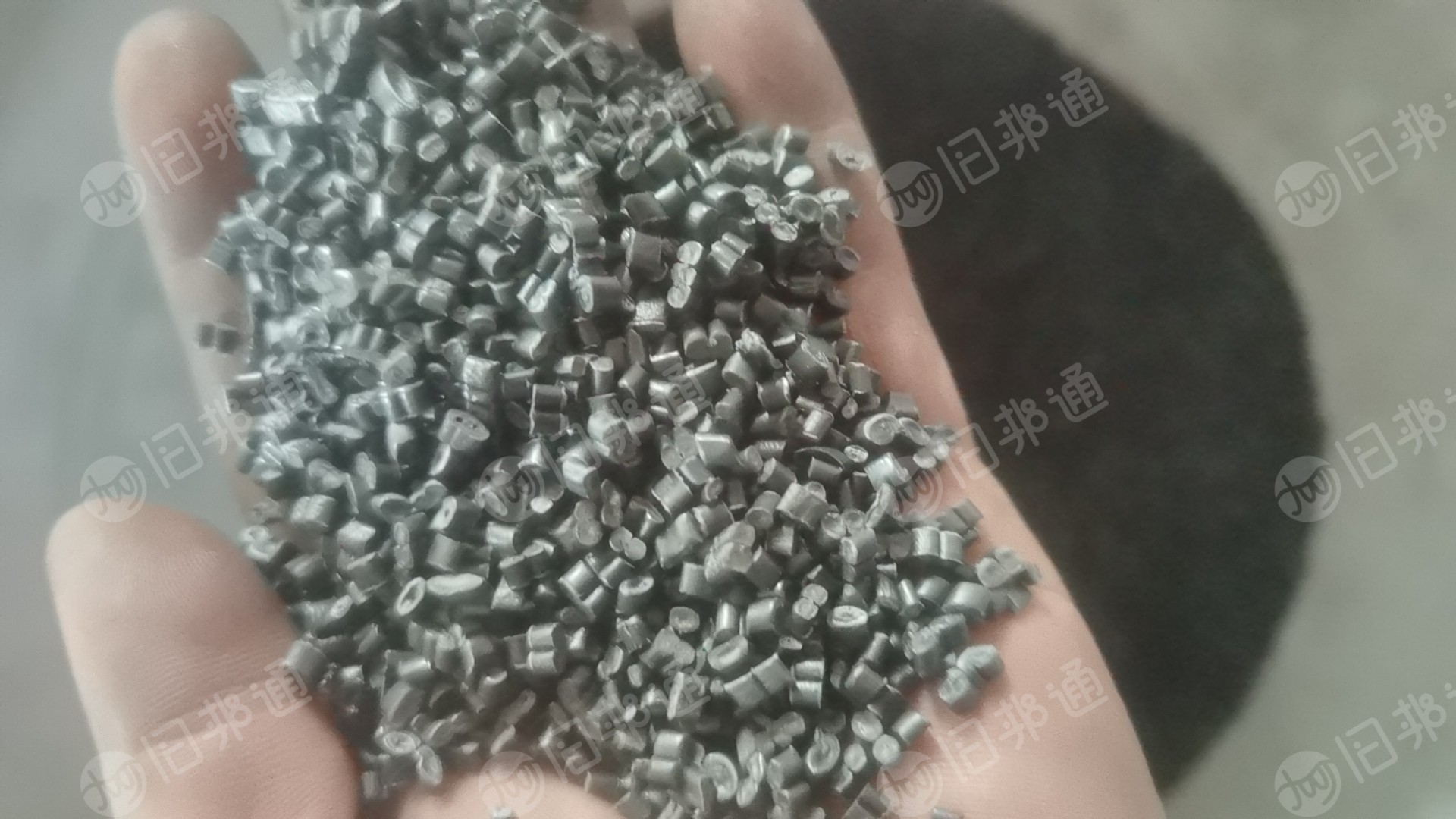 出售炭黑编织袋颗粒，80目六张，全漂，拉丝标准13圈以上，现货40吨