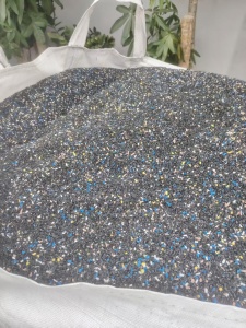 出售PVC线皮破碎料，水粉的，月供几十吨