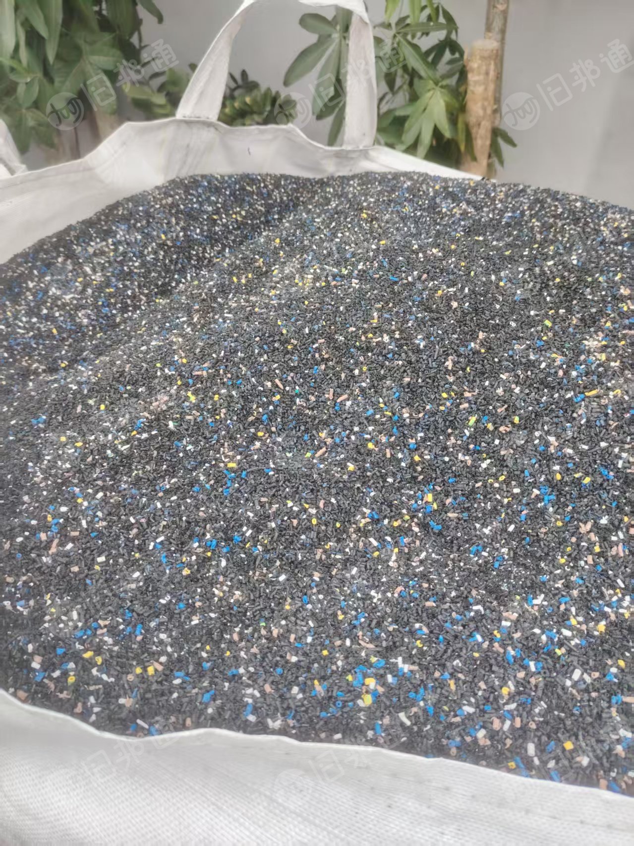 出售PVC线皮破碎料,水粉的,月供几十吨