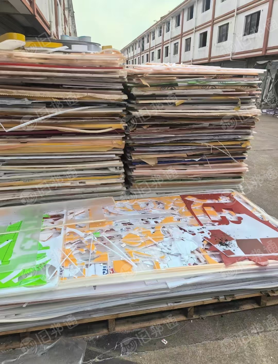 出售亚克力废料，现货十吨左右