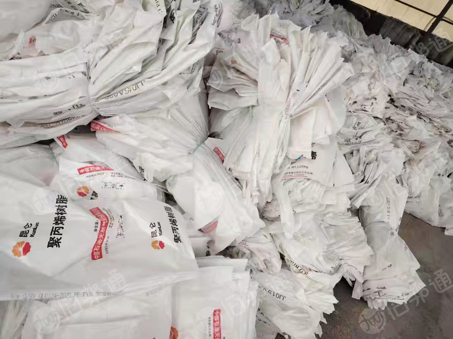 长期出售干造乳白袋废料,现货10多吨