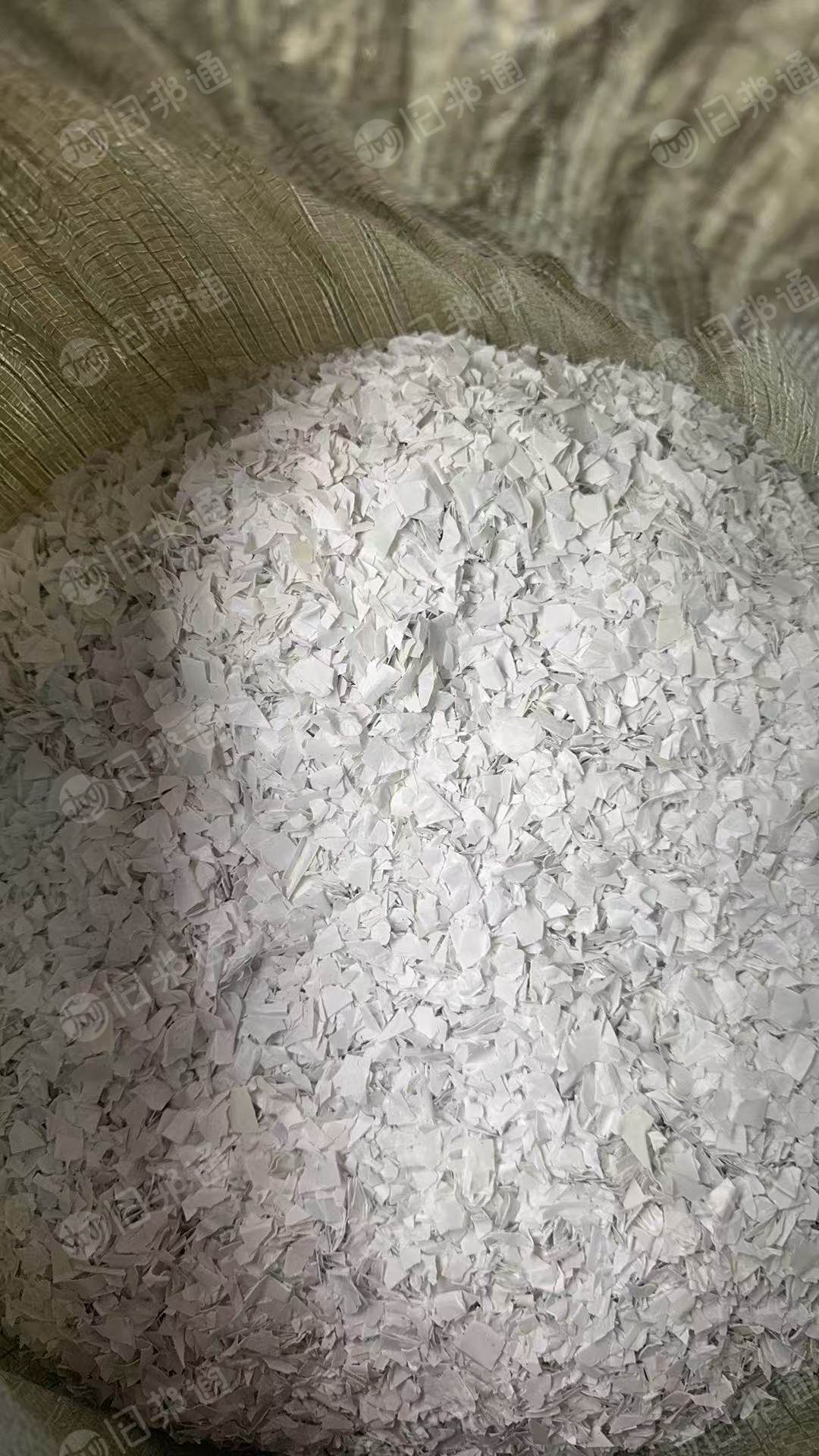 出售PS破碎料，边角料盒子料 ， 白色有个十几吨  黑色接近二十吨左右