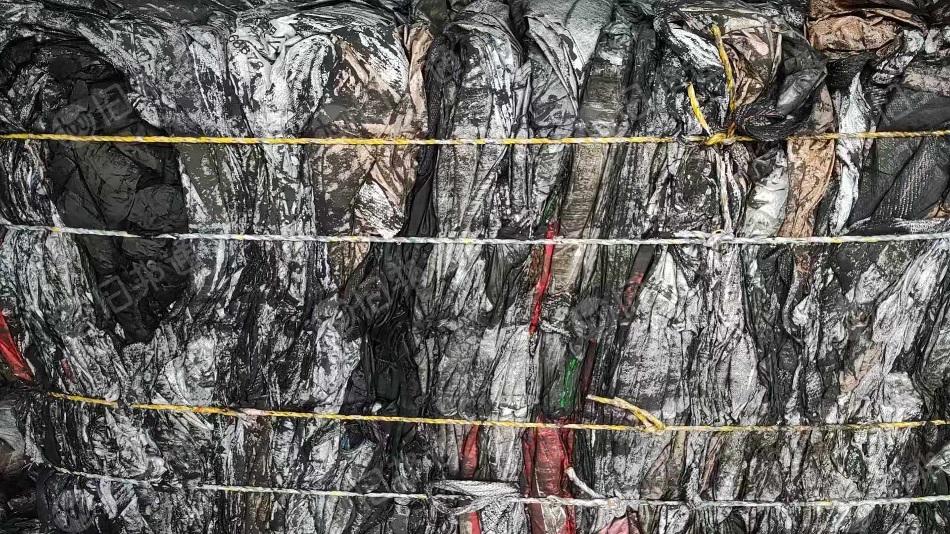 出售吨包废料，白吨包和黑吨包都有