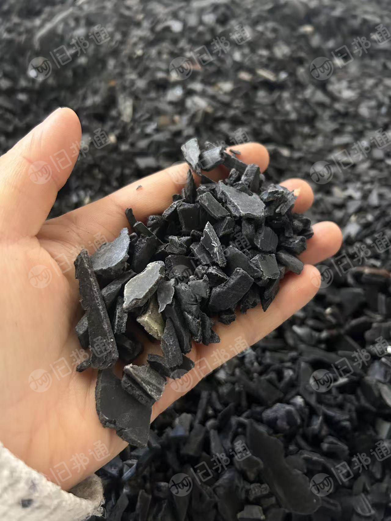 出售尼龙破碎料，有Pa66汽车水箱，电动工具，风扇叶，大风扇，和进气管，每个月100多吨，