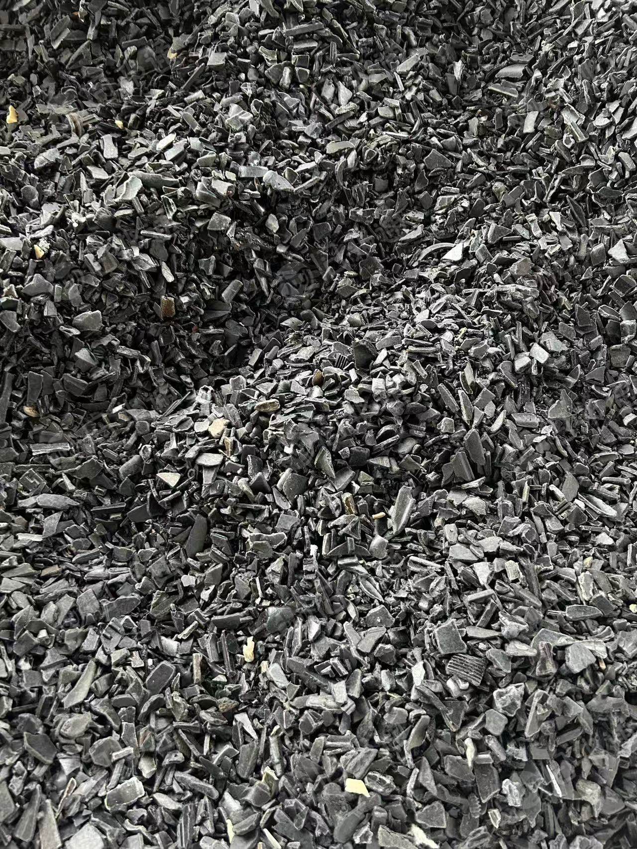 出售尼龙破碎料，有Pa66汽车水箱，电动工具，风扇叶，大风扇，和进气管，每个月100多吨，