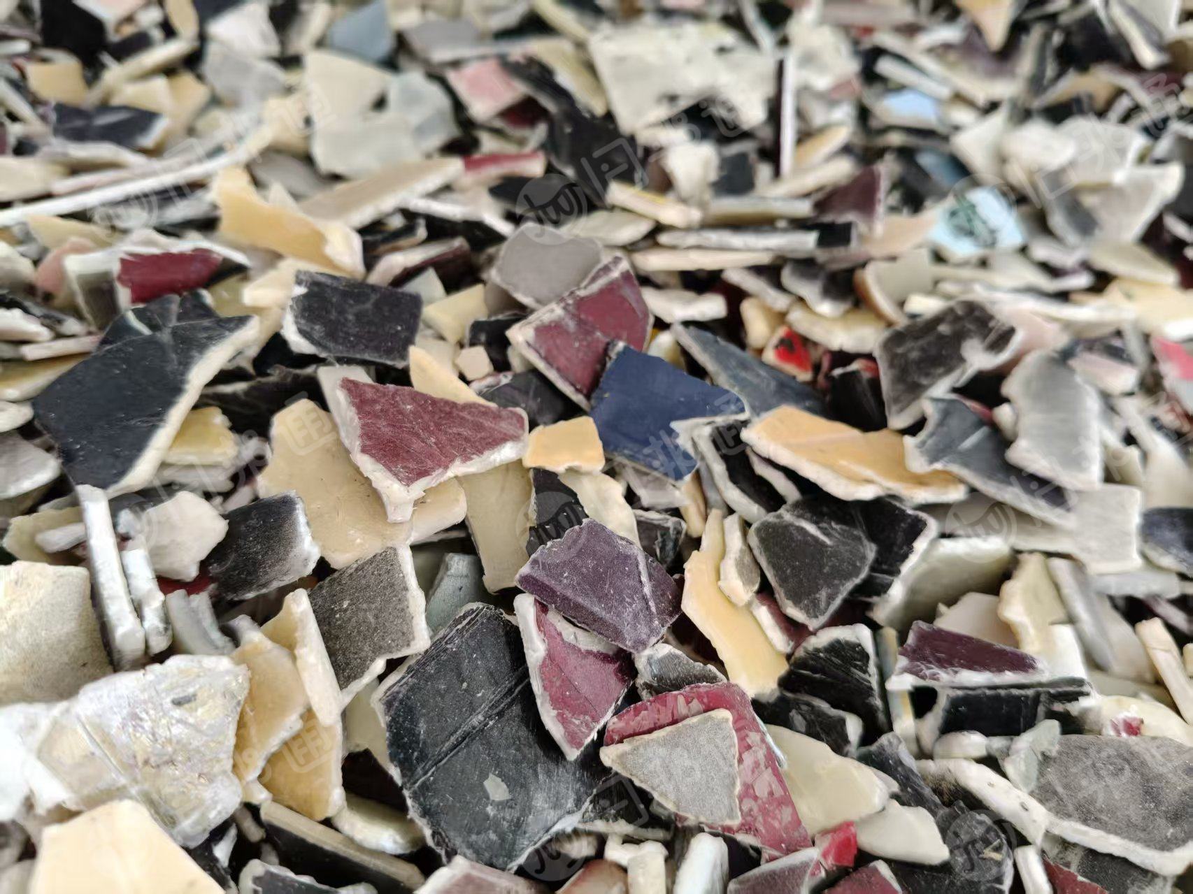 出售ABS摩托车破碎料，过盐水脱干水分无黑点 ，现货有30多吨 