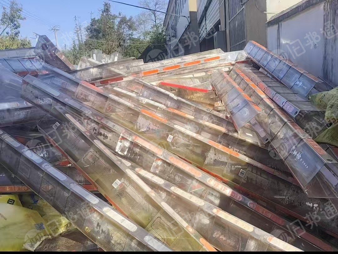 出售pet酒盒废料