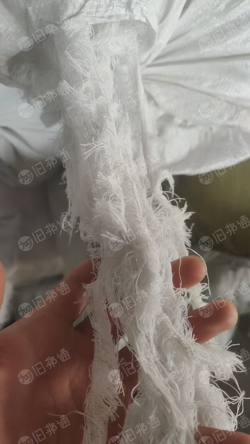 出售漂白布边纱，纯棉和涤棉混在一起卖，含棉量60-70，现货有二三十吨，货在江苏南通