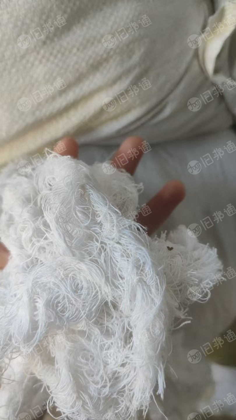 出售漂白布边纱，纯棉和涤棉混在一起卖，含棉量60-70，现货有二三十吨，货在江苏南通