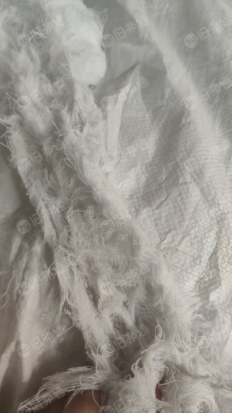 出售漂白布边纱，纯棉和涤棉混在一起卖，含棉量60-70，现货有二三十吨，货在江苏南通