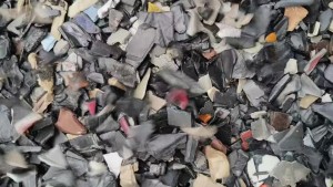 长期出售pp汽车内饰破碎料，甩干除铁，过静电15度盐