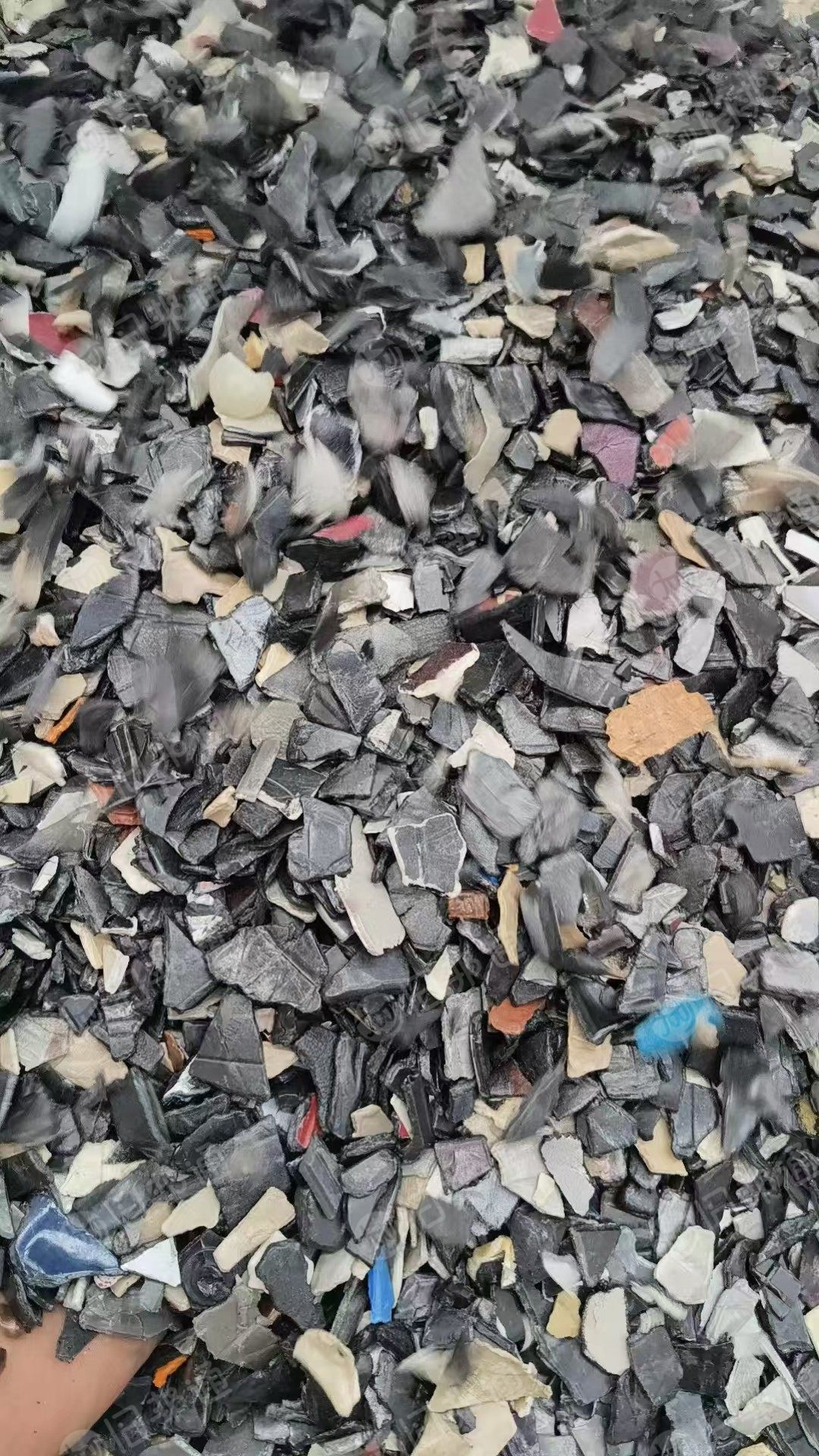 长期出售pp汽车内饰破碎料，甩干除铁，过静电15度盐