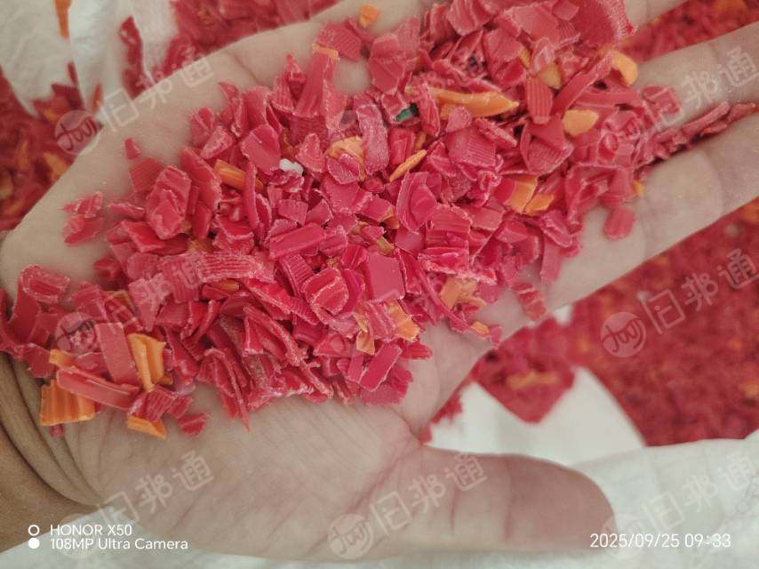 出售分色瓶盖破碎料，有PE和PET，每个月有17米3车