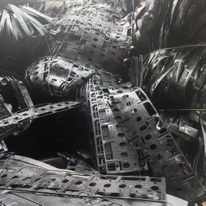 出售PC片材毛料，新能源电池外壳下来的，可能有复合其他材质，月供5/6吨