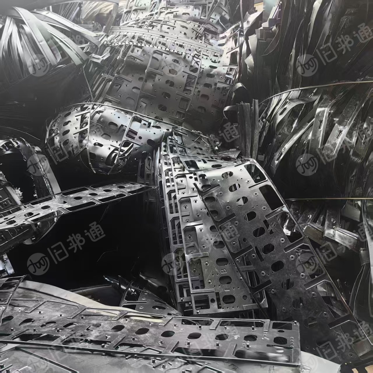 出售PC片材毛料，新能源电池外壳下来的，可能有复合其他材质，月供5/6吨