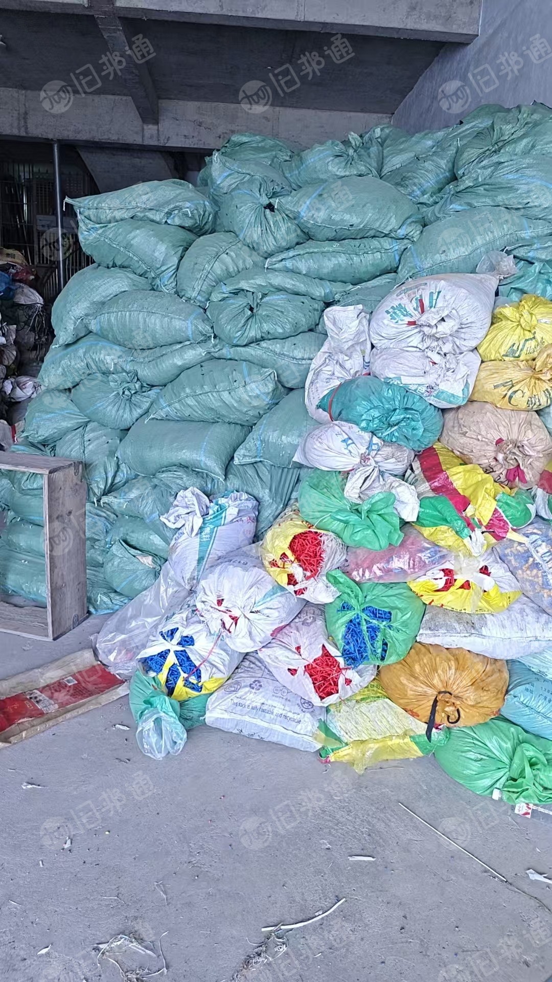 出售PVC水口料，以黑色为主，现货18吨