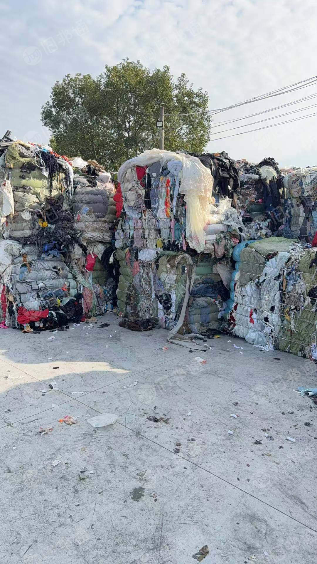 长期出售废布统货黑料燃烧料，每天有200吨，都是压好包的，货在浙江温州