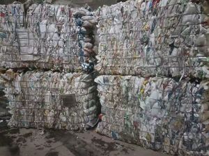 出售尿素桶压块，室内货，现货10吨