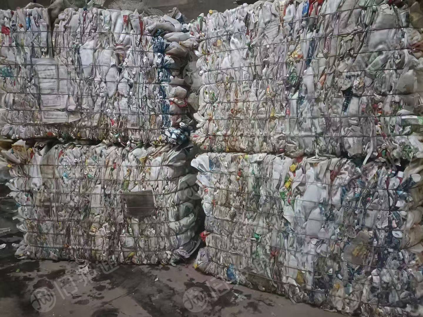 出售尿素桶压块，室内货，现货10吨