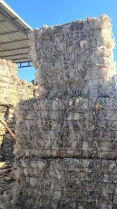 长期出售餐盒压块，现货20吨左右