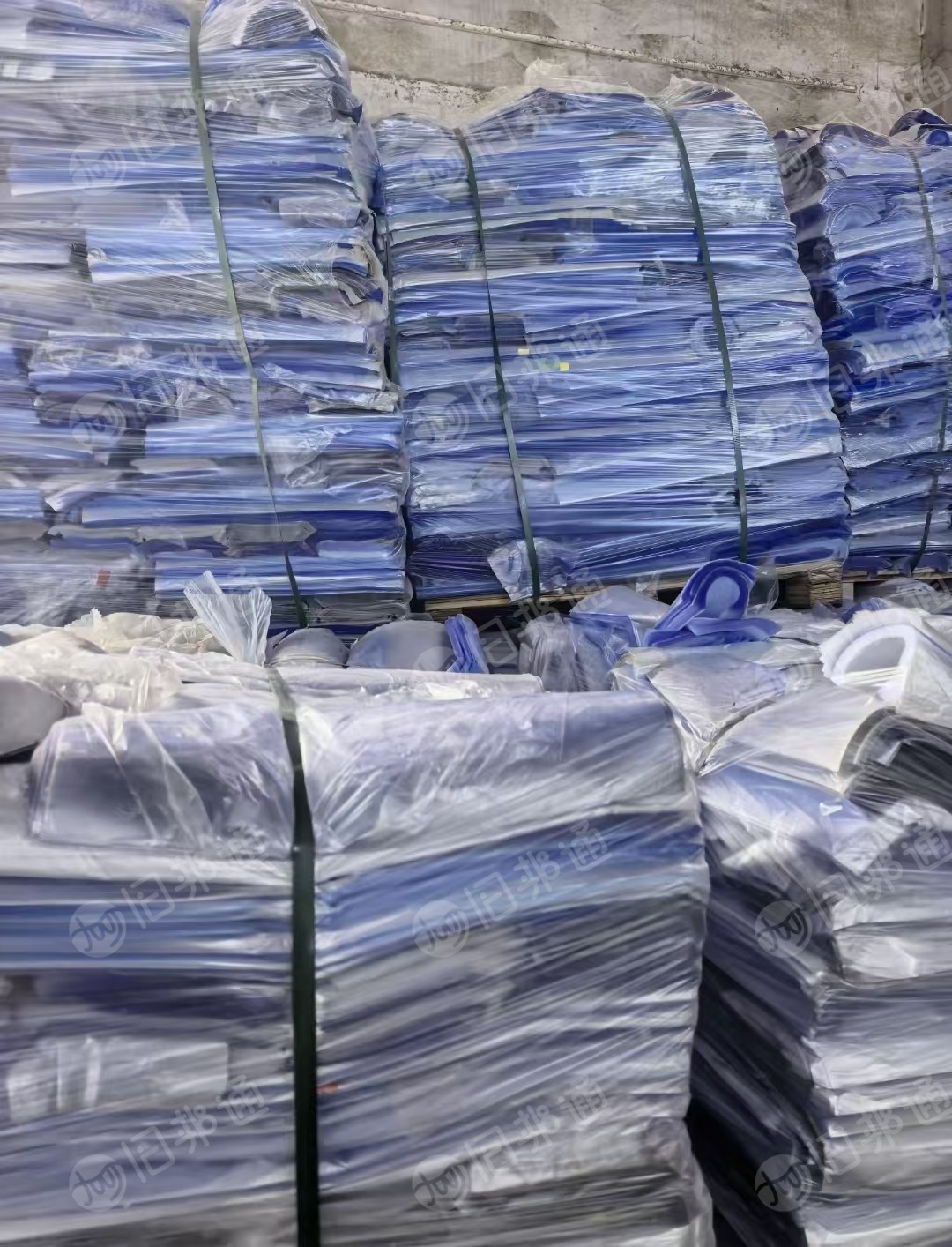 出售PE变色龙膜废料，现货够车，都是去管芯的