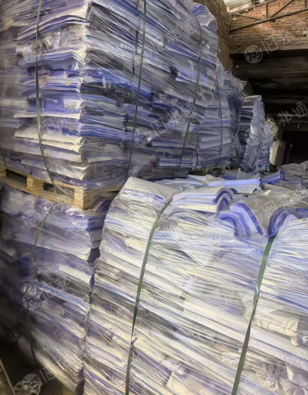 出售PE变色龙膜废料，现货够车，都是去管芯的