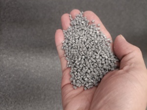 求购干造杂色纯高、低压膜，轮胎膜，需求量100多吨 ，出售高低压颗粒