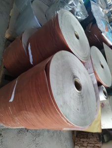 出售软质PVC不干胶墙纸，50-53克，有卷筒和压包料