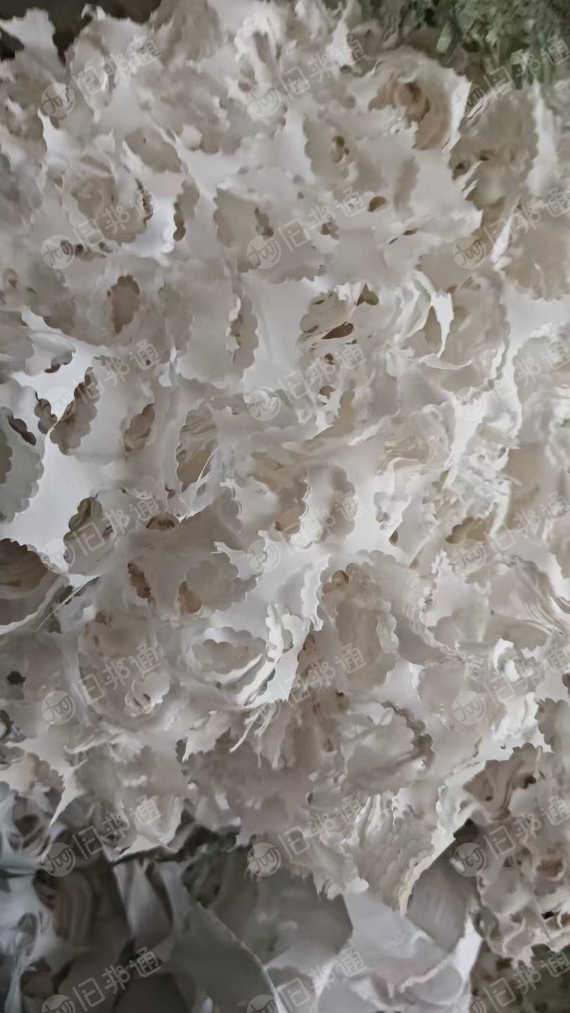 长期出售做假花下来带浆的涤纶废布，涤纶边角料，涤纶开花料，现货6.8米一车