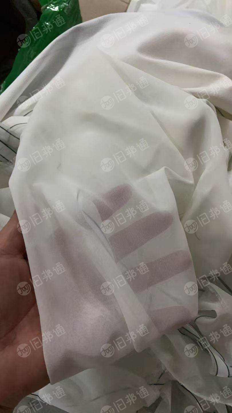 长期出售窗帘厂下来的涤棉废布，涤棉边角料，有带黑边的，也有带绣花的，含棉量80，现货6吨