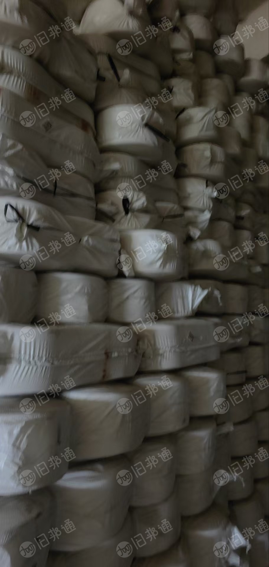 出售气流纺下来的cvc纱线，涤棉纱线，库存纱线，32支的，8个轴子一包，现货21吨