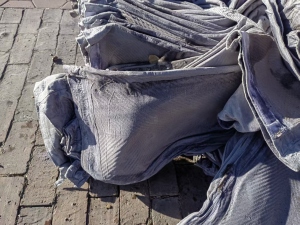 长期出售涤纶过滤布，精矿厂下来的，现货6吨左右，货在河北衡水