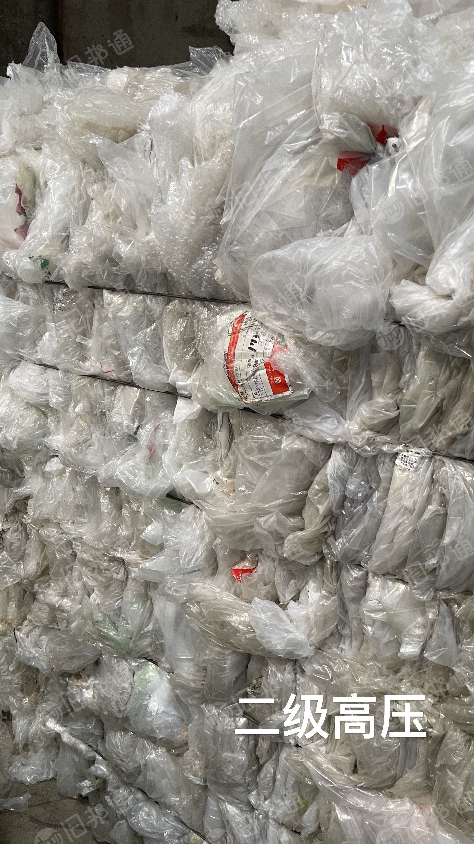 一手回收打包站出工厂高压薄膜，货源稳定质量稳定。1-3级高压都有量大