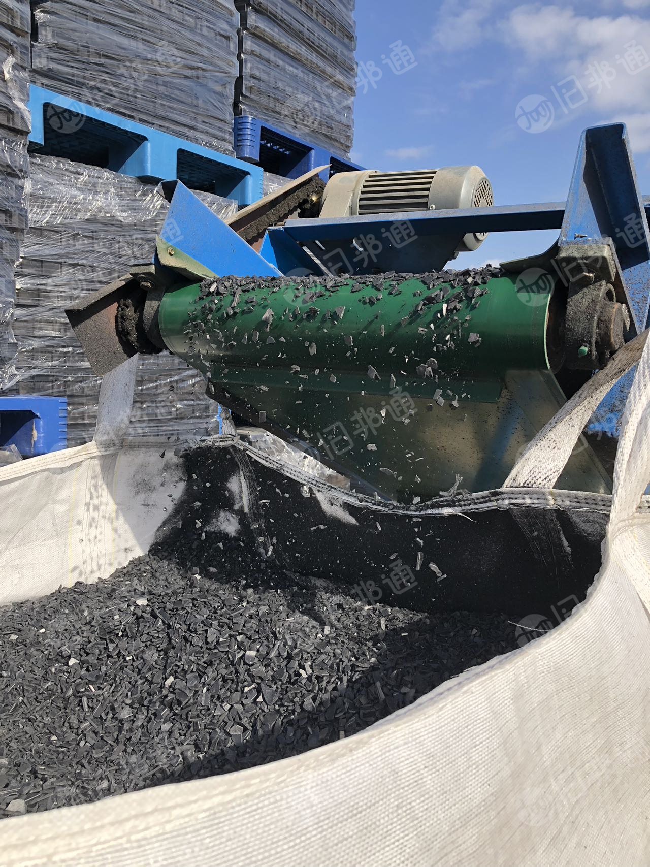 出售玻纤增强黑色PC/ABS破碎料  ，现货30吨