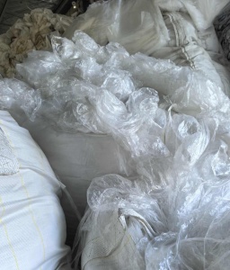 出售干造高压刀口料，布厂下来的，现货十来吨，吨包装