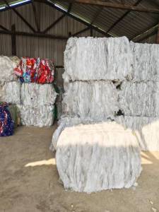 出售干造缠绕膜废料，没商标，可以直接上机的，现货十几吨