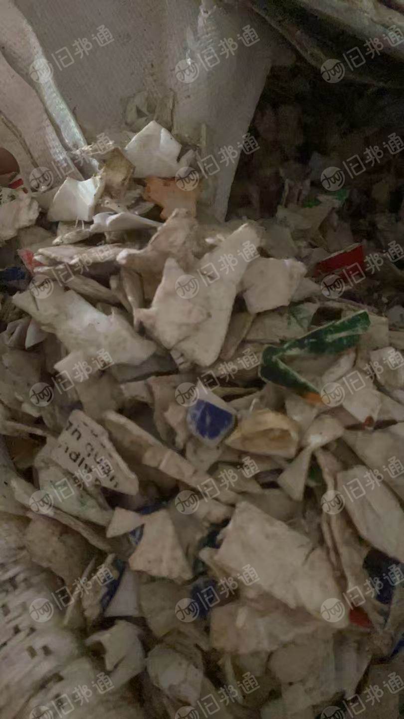 出售涂料桶破碎料，水破锅水池甩干的，现货9.6一车