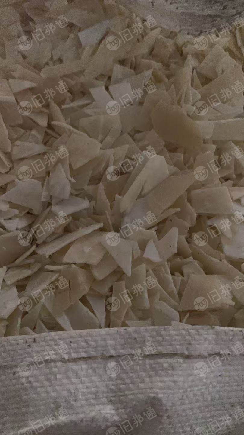 出售涂料桶破碎料，水破锅水池甩干的，现货9.6一车