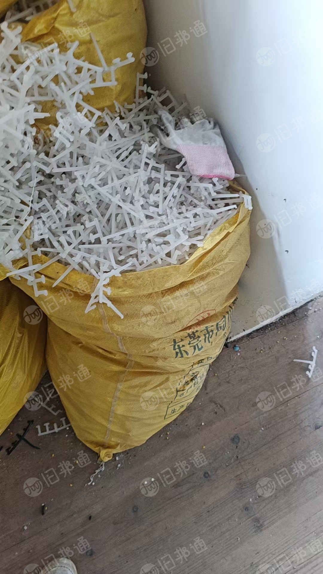 出售PVC水口料,数据线下来的,环保的,有白色和黑色,现货18吨