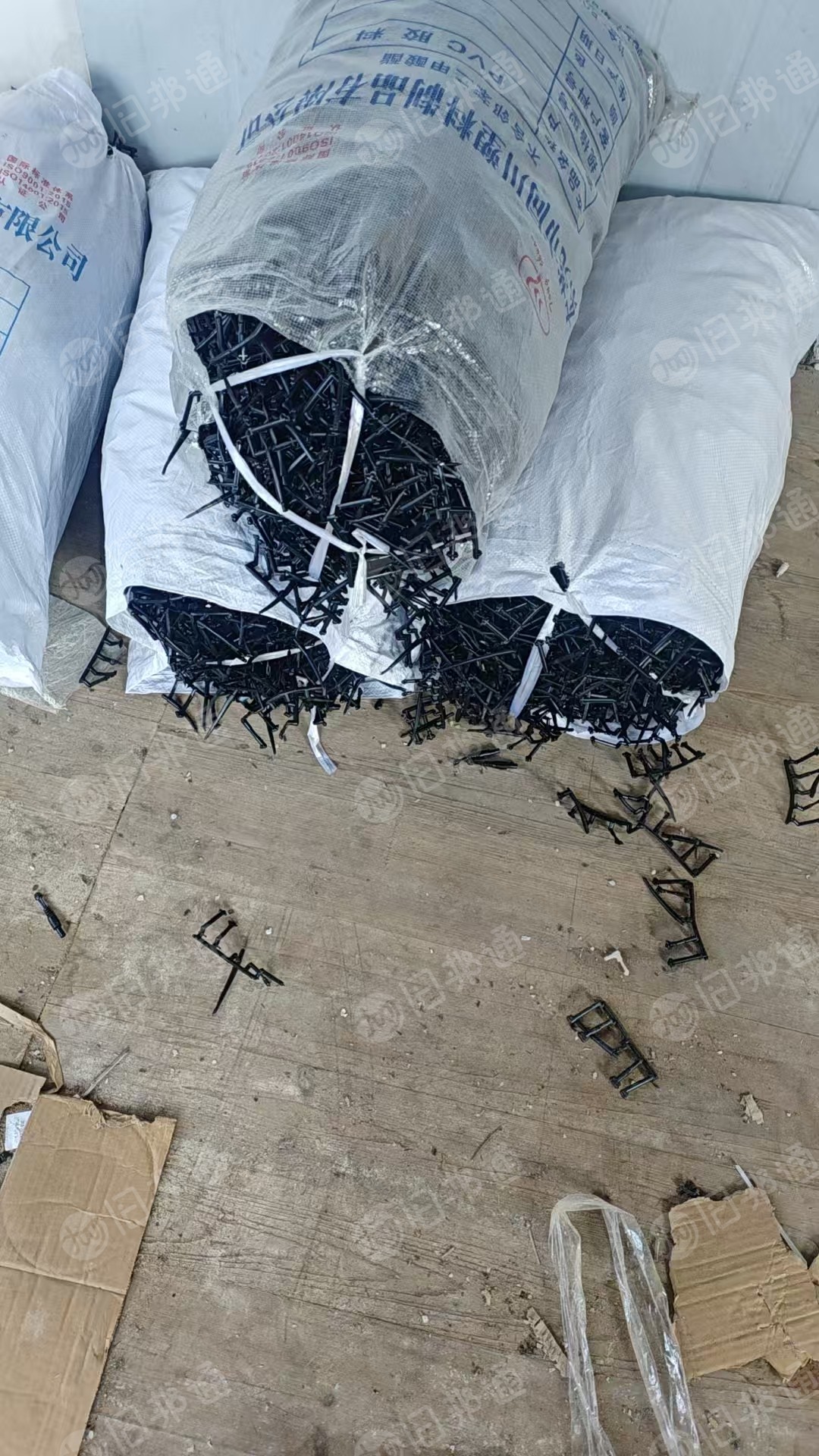 出售PVC水口料，数据线下来的，环保的，有白色和黑色，现货18吨