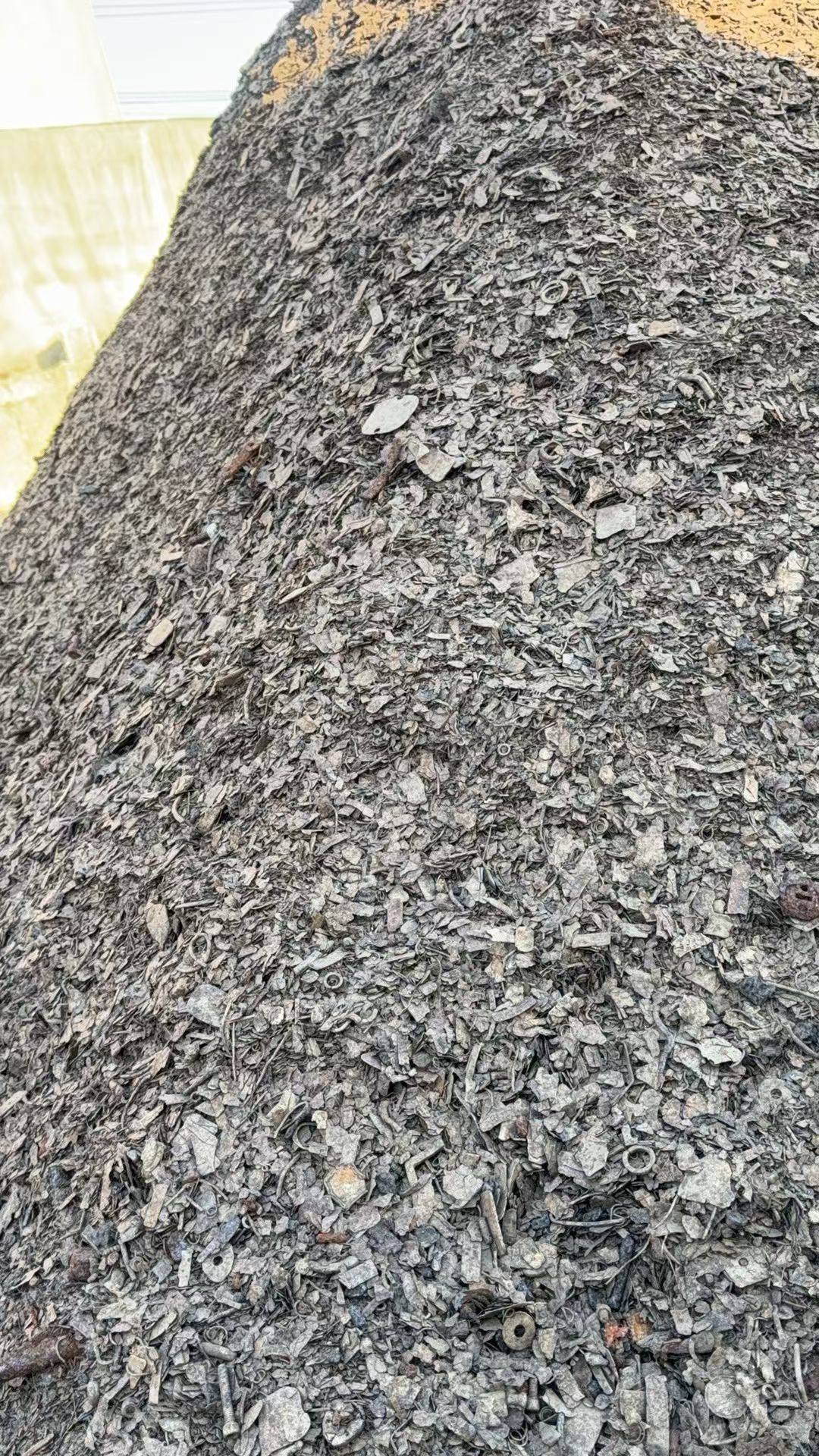 出售：四个多镍、五个多镍、含铬10至14个左右，镍铬并炉料，出钢水率9.3左右、现货300吨左右