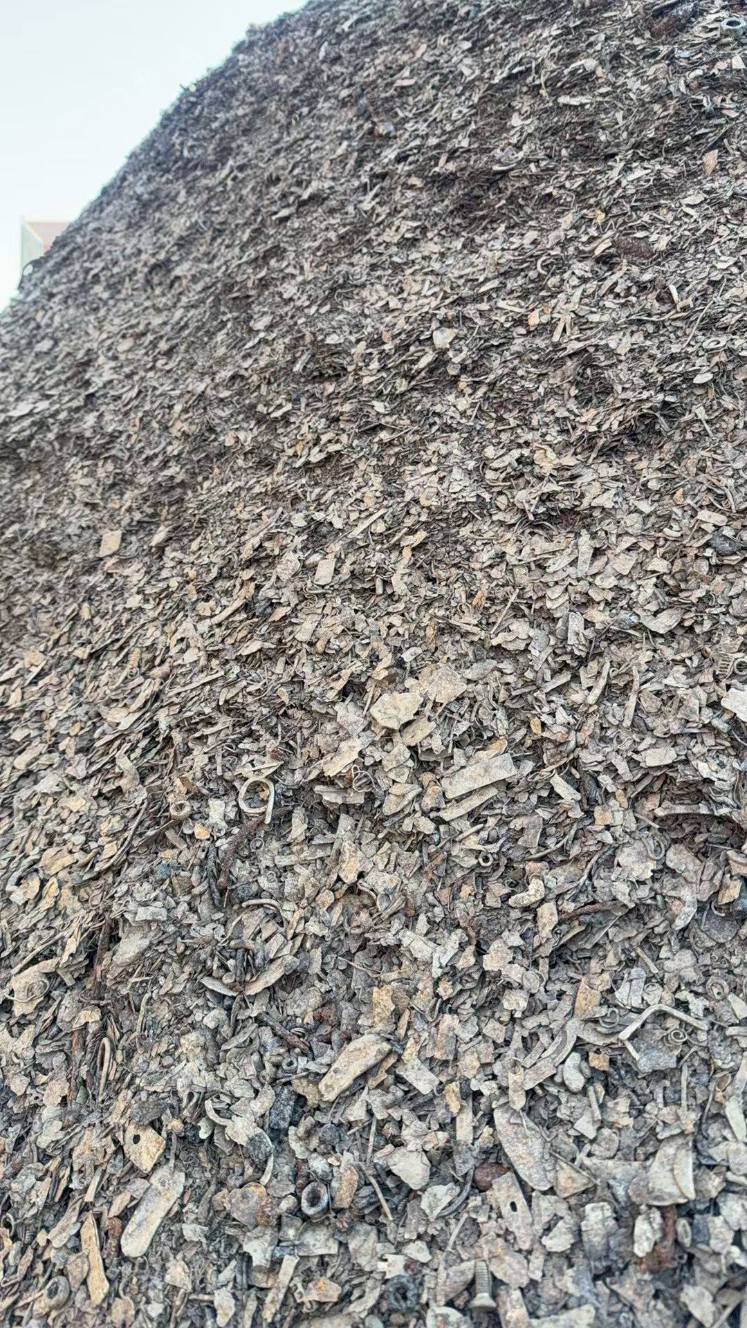 出售：四个多镍、五个多镍、含铬10至14个左右，镍铬并炉料，出钢水率9.3左右、现货300吨左右