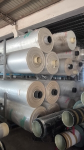 长期出售PE卷膜，带胶和不带胶的都有