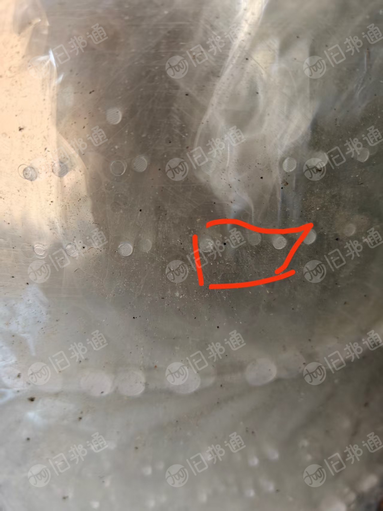 大量出售PET带胶膜废料，上面一点一点的是胶，现货50吨左右