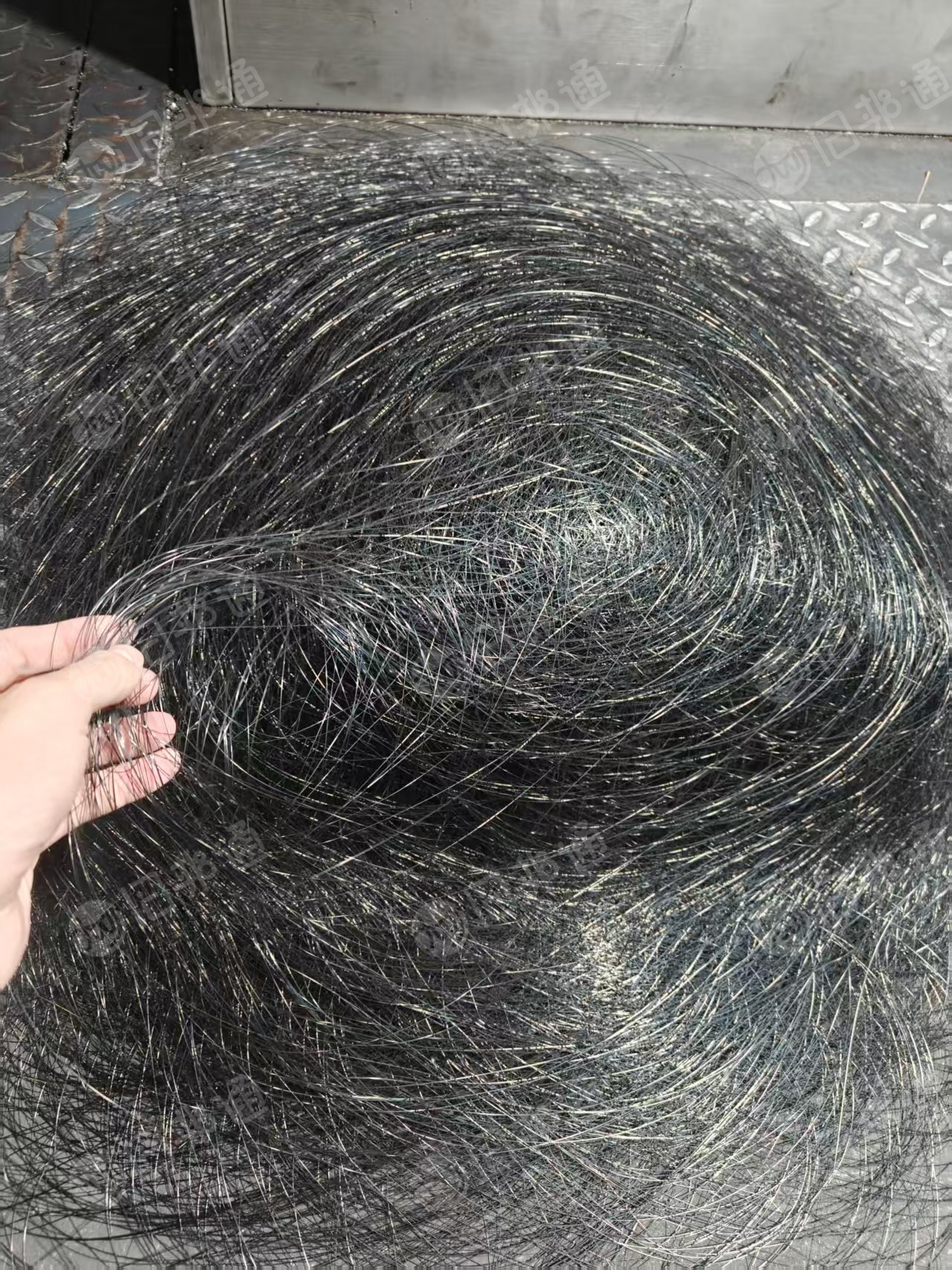 出售化纤厂下来的黑色锦纶废丝，尼龙废丝，单六，现货有七八吨，货在山东德州