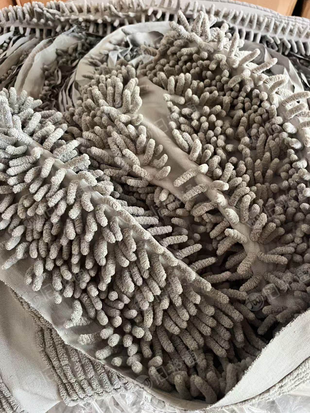 厂家出售雪尼尔库存布，可以做地拖，现货有四五吨，货在山东淄博