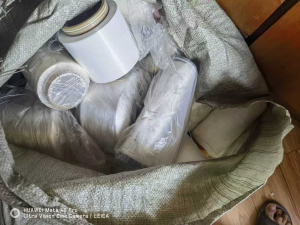 现货处理一批库存纱线，棉纱大化纱线混在一起的，准备做废纱处理，现货几百公斤，货在上海