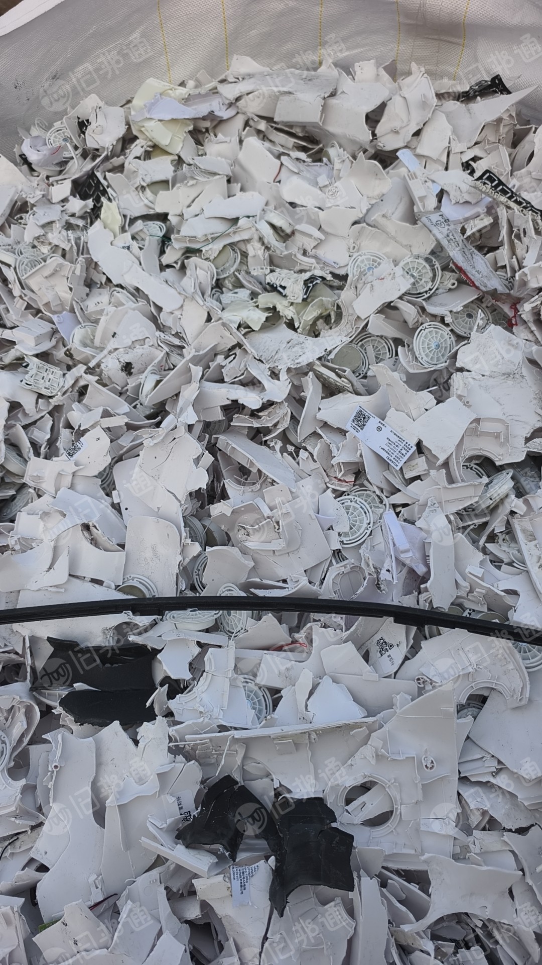 出售合金毛料，是电脑壳下来的，厂里下来的时候有做了一定的破碎，现货2.3吨